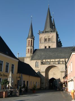 Xanten : Michaelskapelle und Eingang zur früheren Stiftsimmunität 